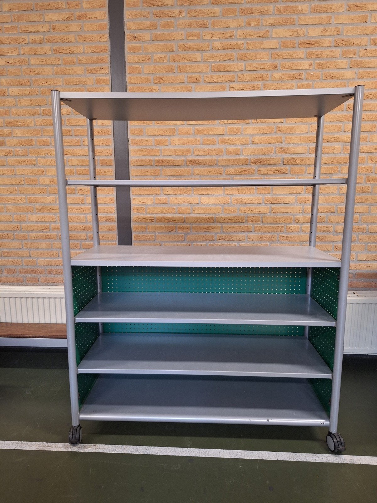 Verrijdbaar metalen kast met 5 legplanken, Ophalen, Zo goed als nieuw