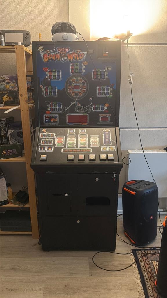 Born to be Wild Gokkast - Arcade Machine, Verzamelen, Automaten | Gokkasten en Fruitautomaten, Euro, Ophalen, Gebruikt, Met sleutels