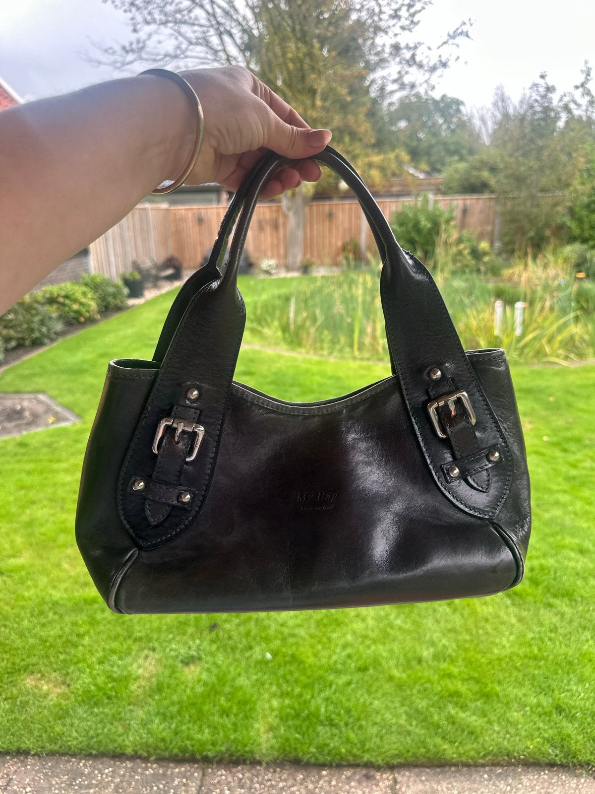 Zwarte Leren Handtas / Schoudertasje met Gespen, Sieraden, Tassen en Uiterlijk, Ophalen of Verzenden, Zo goed als nieuw, Zwart