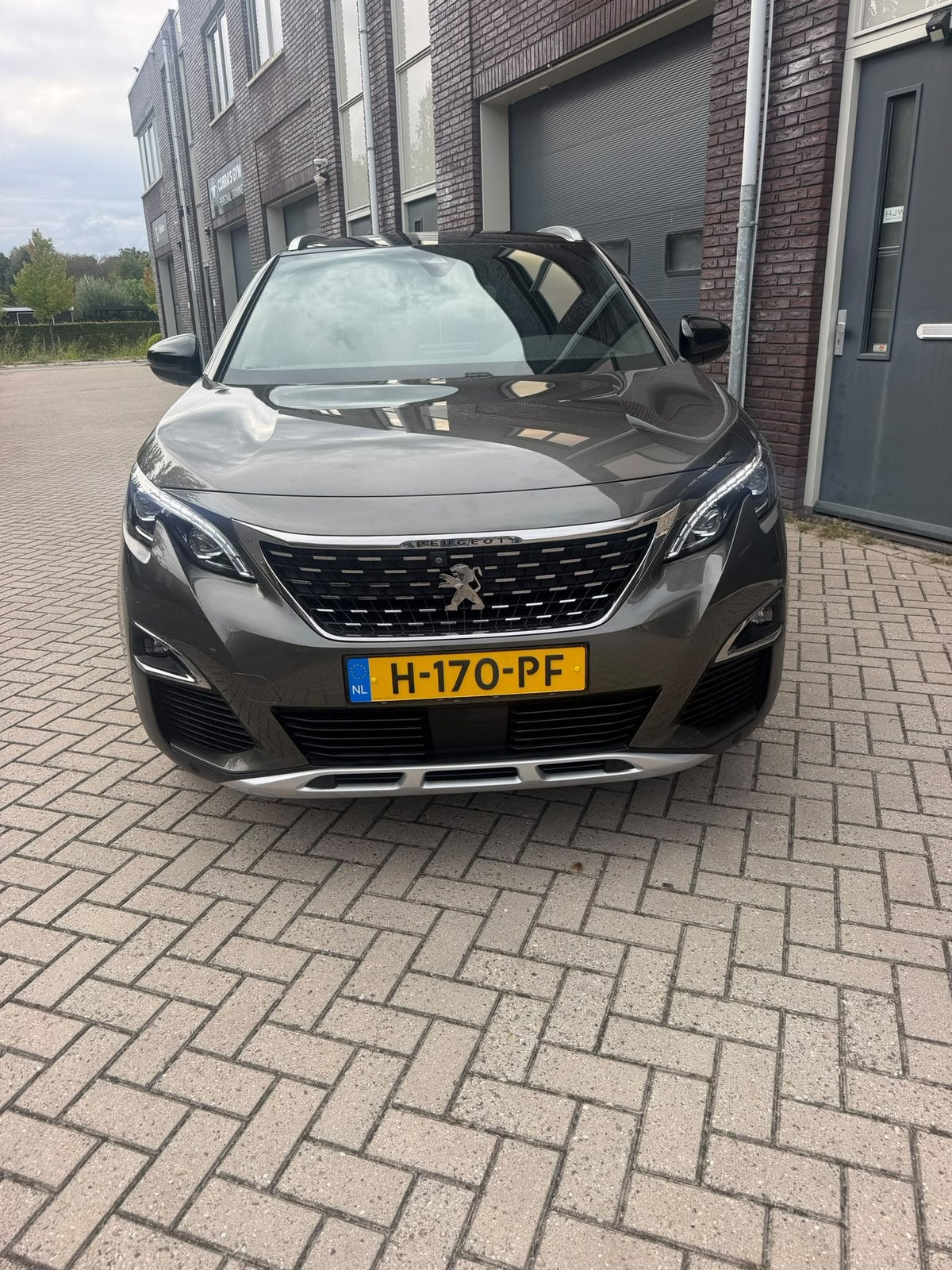 Superfijne Peugeot 5008 1.2 Puretech 130pk 2020 Grijs, Auto's, Dealer onderhouden, Lane Keeping Assist, 1199 cc, 7 stoelen