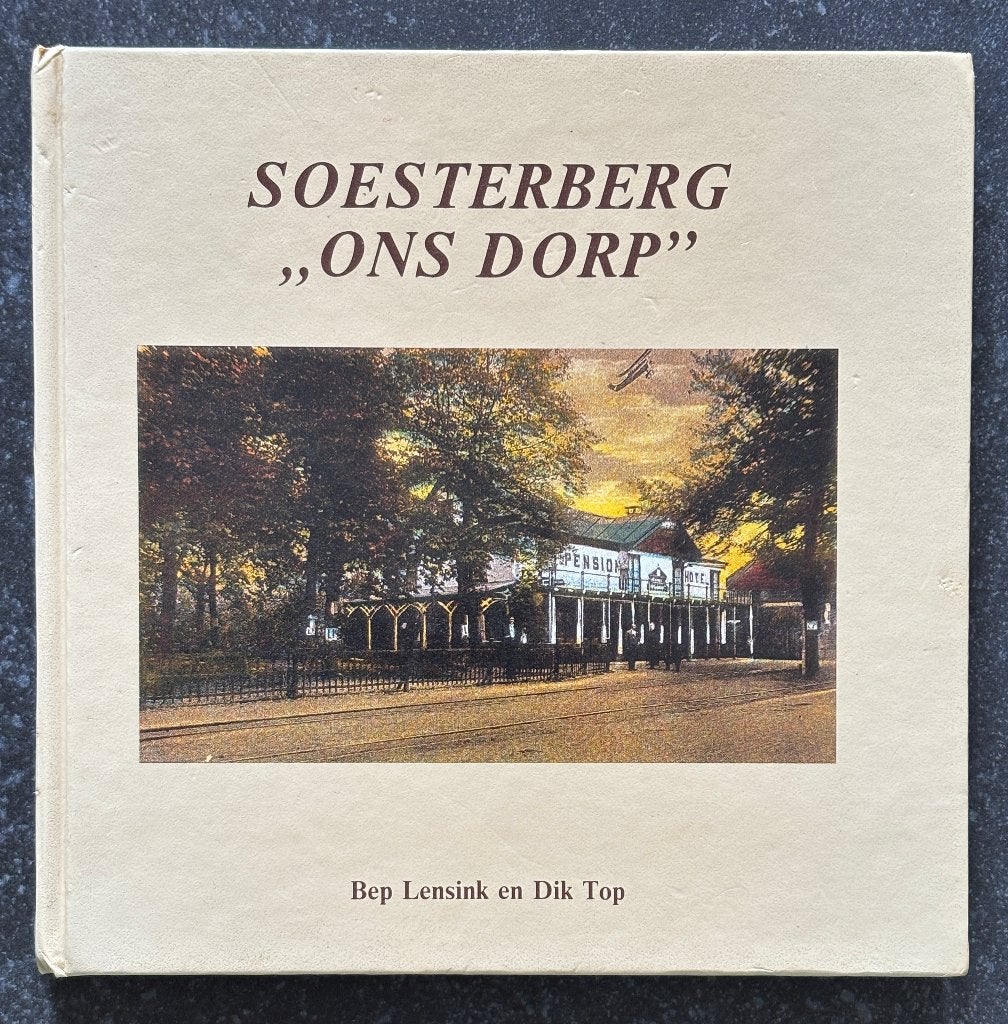 Soesterberg "Ons Dorp", boek, Dik Top en Bep Lensink, Ophalen of Verzenden, 20e eeuw of later, Gelezen