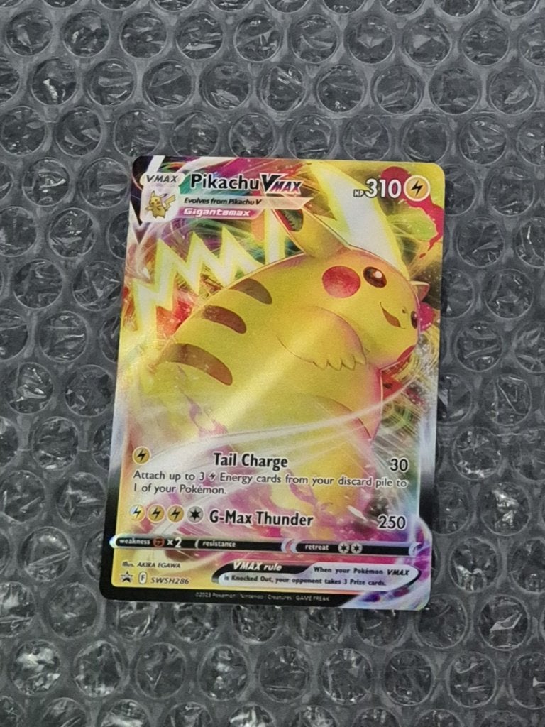 Pikachu VMAX SWSH286 Sword & Shield Black Star Promo, Ophalen of Verzenden, Zo goed als nieuw, Losse kaart, Foil