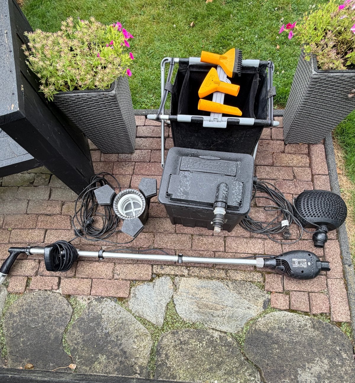 Beginners vijverset – pomp, filter, skimmer & stofzuiger, Ophalen, Gebruikt, Vijverfilter