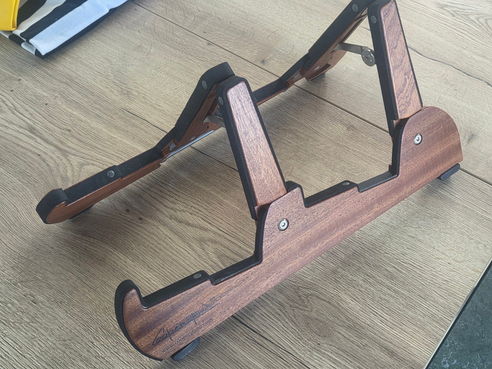 Cooperstand houten gitaarstandaard, Muziek en Instrumenten, Standaards, Zo goed als nieuw, Instrumentstandaard, Gitaar, Ophalen