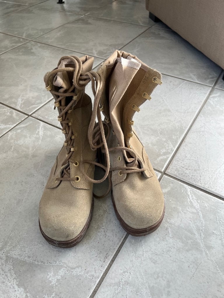 Nieuw paar legerlaarzen maat 260M . 41 Kleur bruin, Verzenden, Nieuw, Schoenen