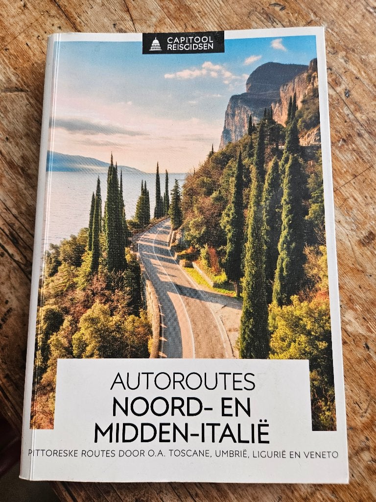 Te koop reisgids autoroutes italië noord en midden, Boeken, Ophalen, Capitool, Europa, Zo goed als nieuw