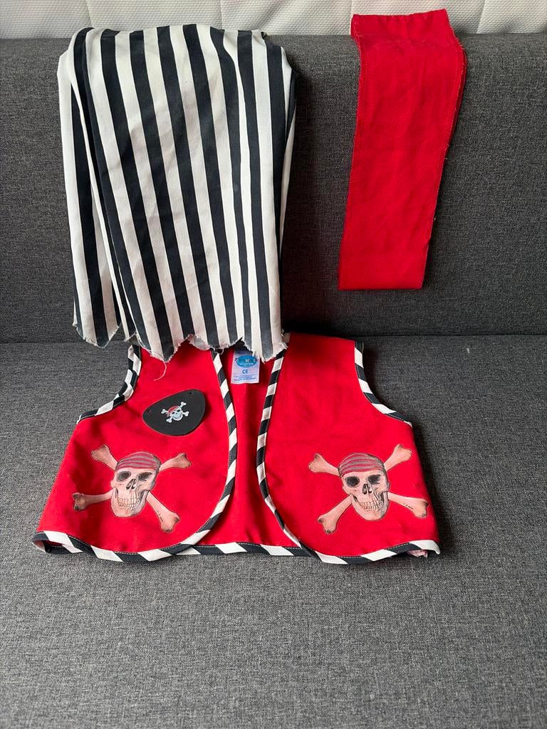 Piratenpak Maat 116 met ooglapje, bandana en broek, Ophalen of Verzenden, Gebruikt, 110 t/m 116, Jongen of Meisje