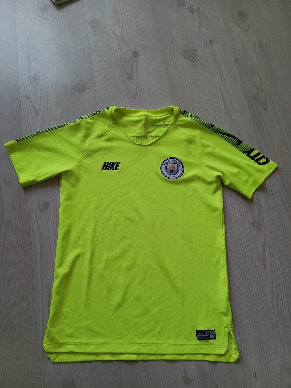 Manchester City kids shirt in size large, Maat XS of kleiner, Ophalen of Verzenden, Zo goed als nieuw, Shirt