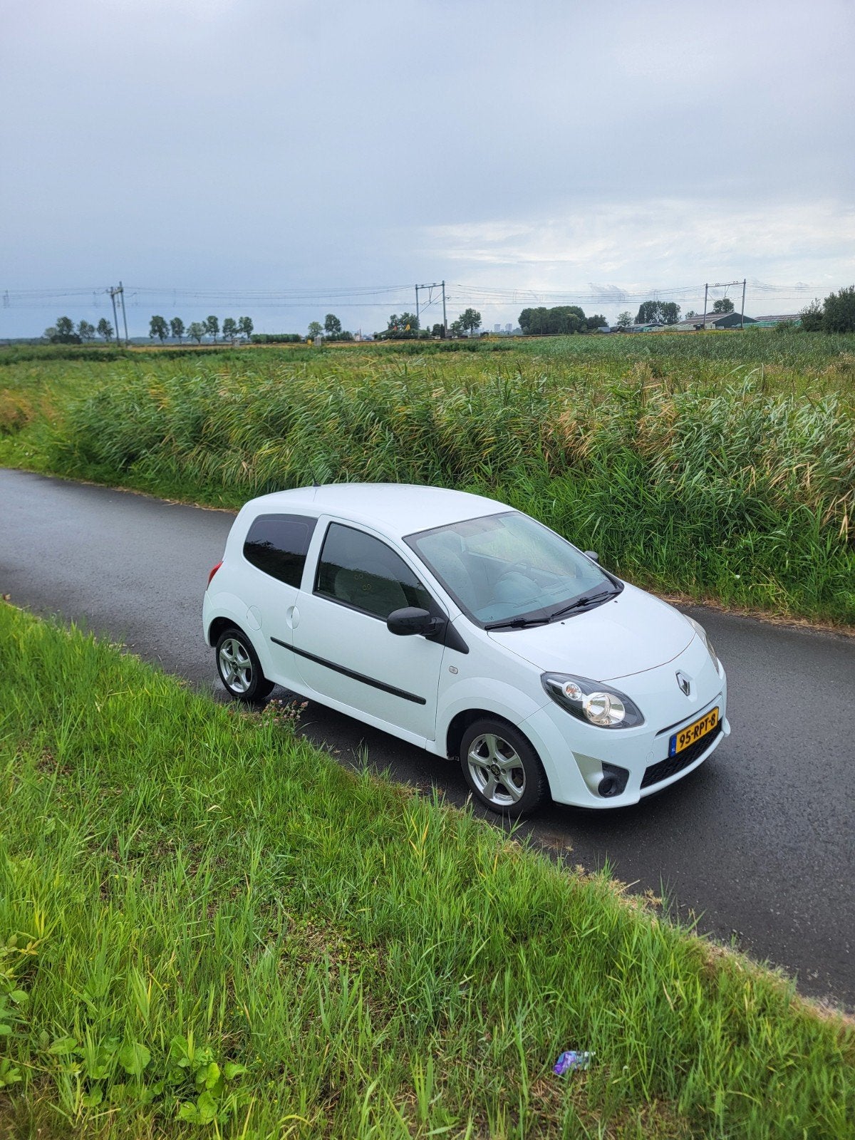 Renault Twingo 1.2 16V 2011 Wit, Auto's, 74 pk, 4 cilinders, 4 stoelen, Elektrische ramen