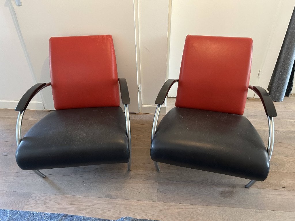 1 Set of Gelderland Armchairs - 2 units, Ophalen, Gebruikt, Elegant Red and Black Leather, 50 tot 75 cm