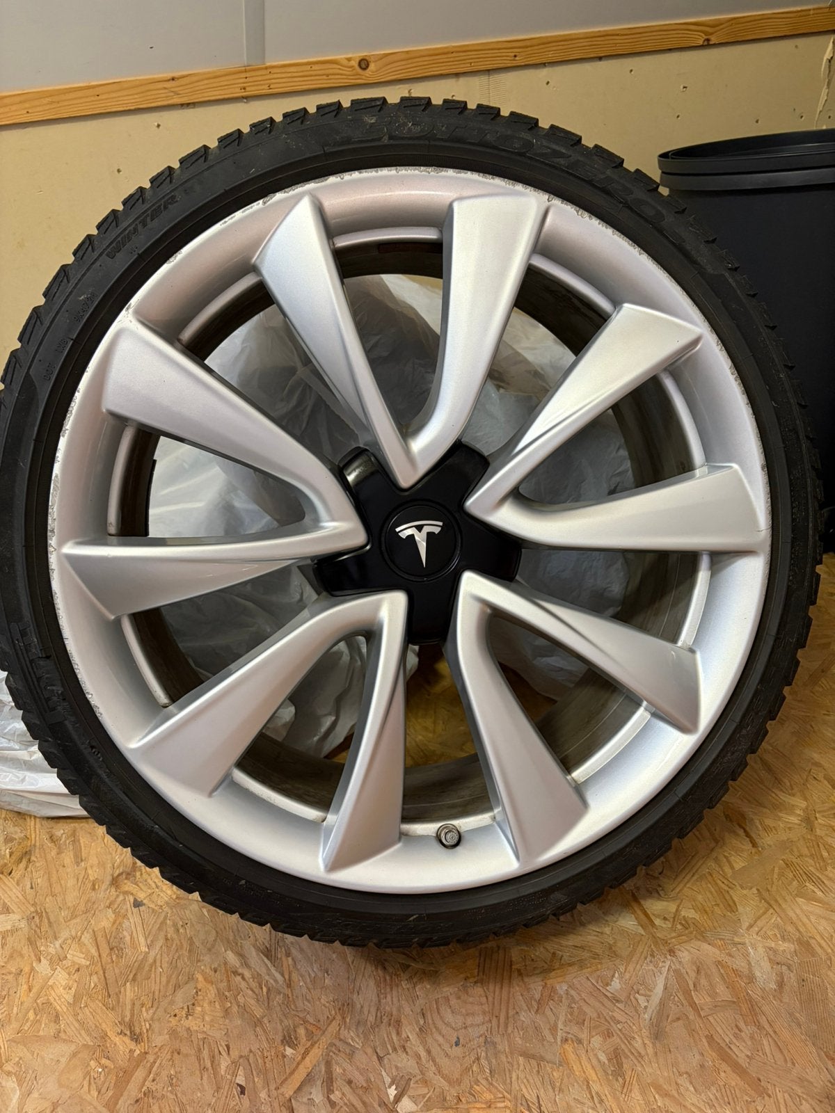 Foto 3 van Tesla model 3 performance 20” ‘stiletto’ velgen