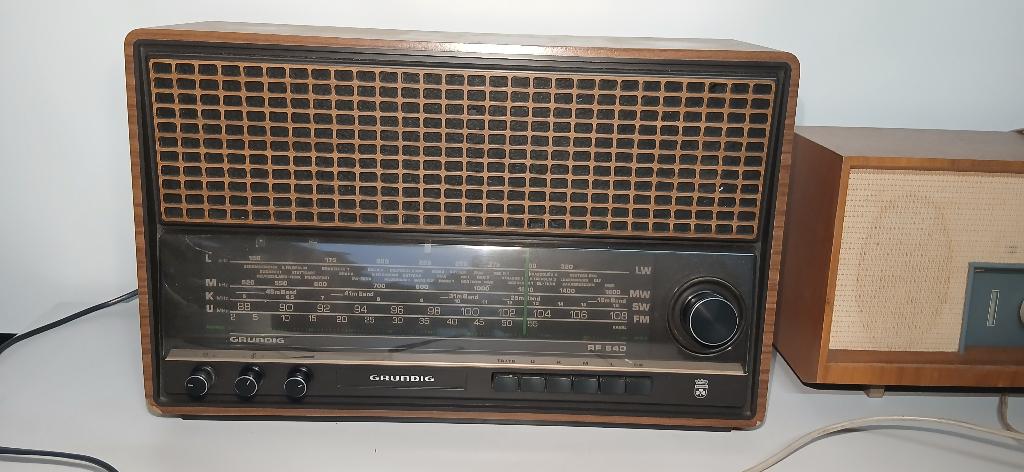 Oude Vintage Radio Grundig RF 640 Portugal, Gebruikt, ., Grundig, Ophalen of Verzenden