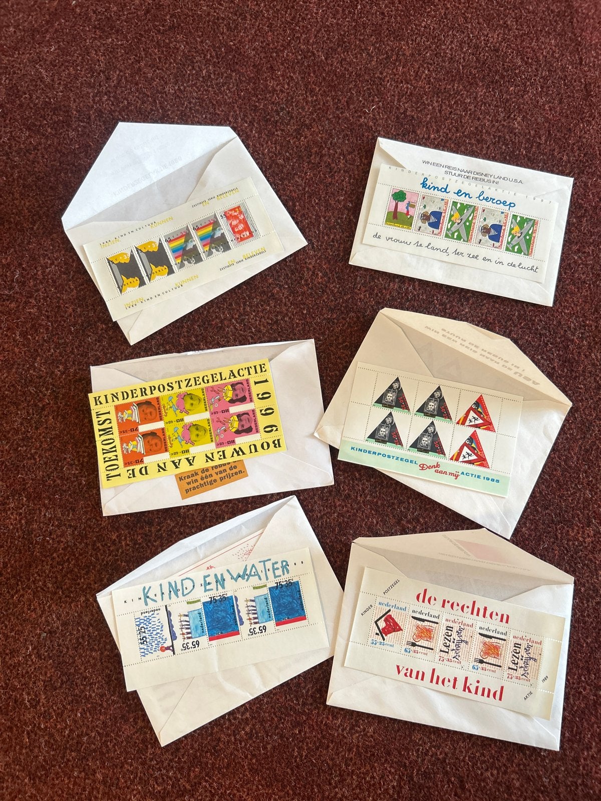 6 Jaargangen Kinderpostzegels in originele envelop (1985-199, Postzegels en Munten, Ophalen of Verzenden, Na 1940, Postfris