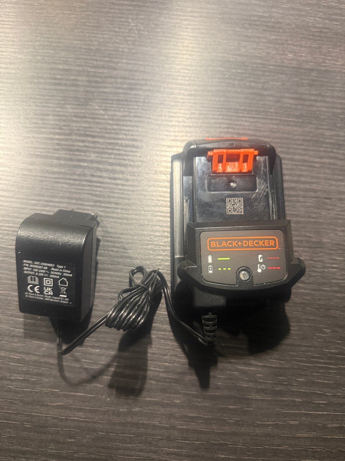 Black&Decker accu met lader lithium 12V 2ah als nieuw, Ophalen of Verzenden, Zo goed als nieuw