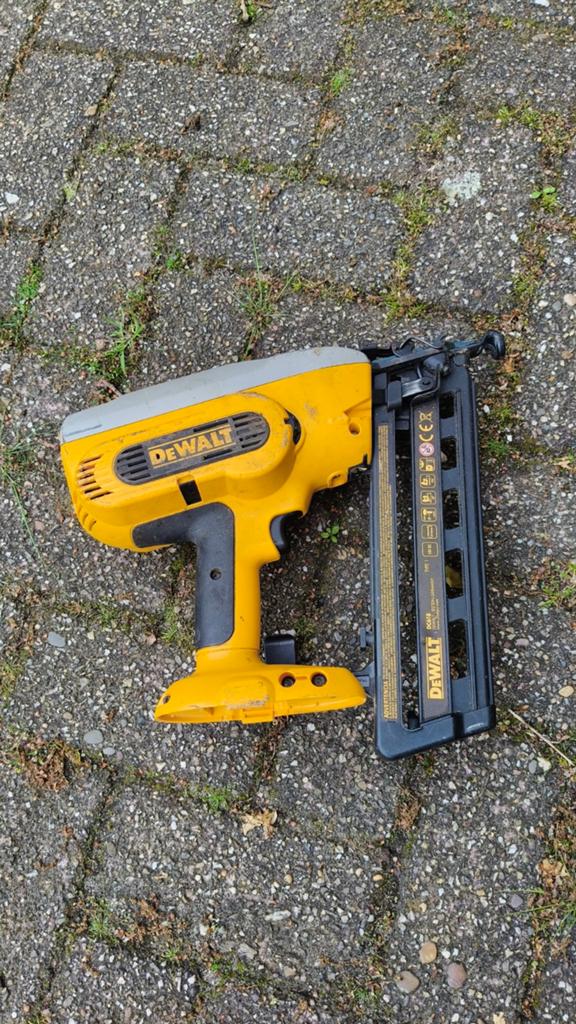 DeWalt DC618 tacker, Ophalen