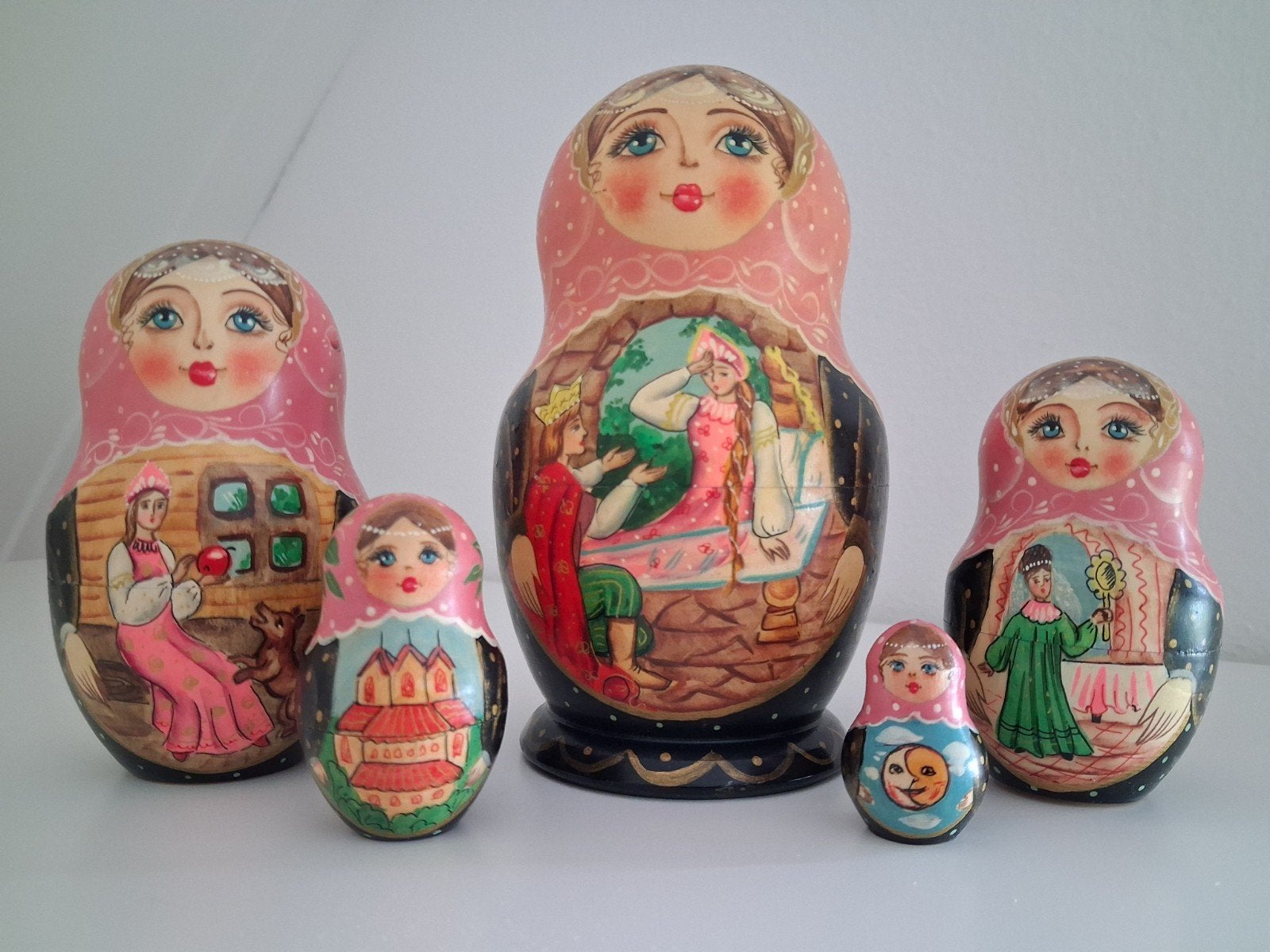 5 delige Russische matroesjka. Sprookje Sneeuwwitje., Ophalen of Verzenden, Zo goed als nieuw