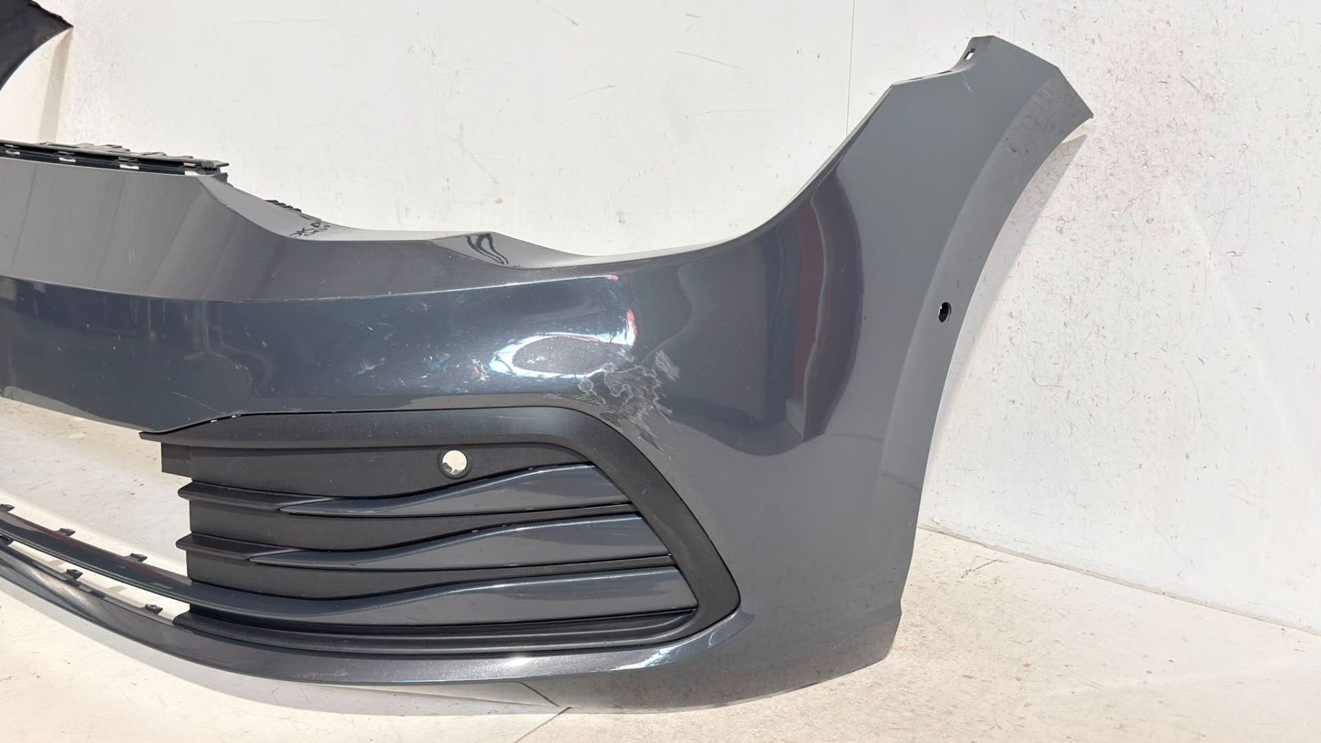 Volkswagen Golf 8 voorbumper 5H0807221H, Gebruikt, Volkswagen AG, Bumper, Berliner Ring 2
38440  Wolfsburg, DE