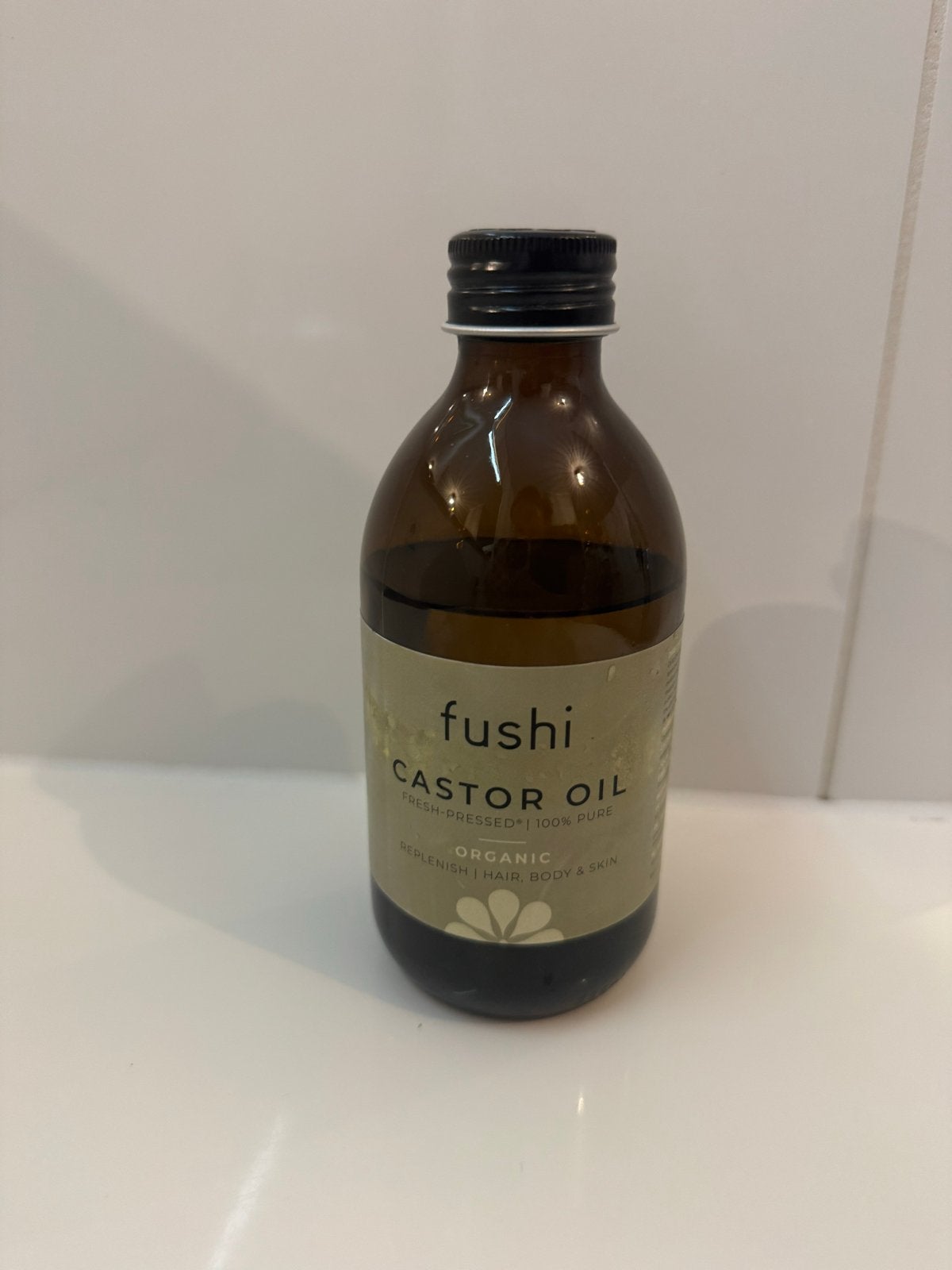 Fushi Castor Oil - Biologische Ricinusolie 250ml, Ophalen of Verzenden, Zo goed als nieuw, Haarverzorger of -hersteller