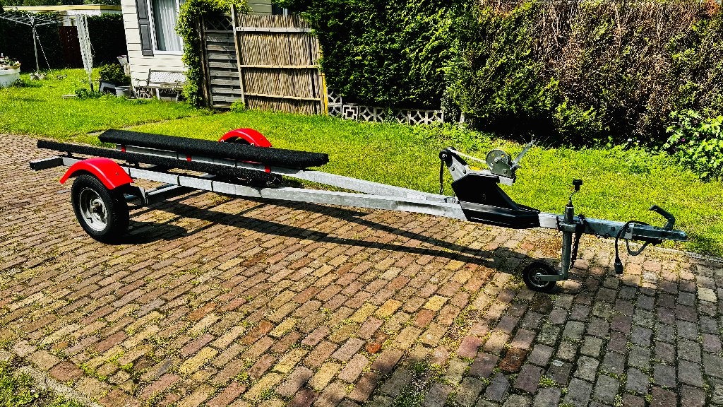 Escort boottrailer 6m goede staat banden recent vervangen, Watersport en Boten, Ophalen, Minder dan 1500 kg, Gebruikt, Verstelbare verlichting