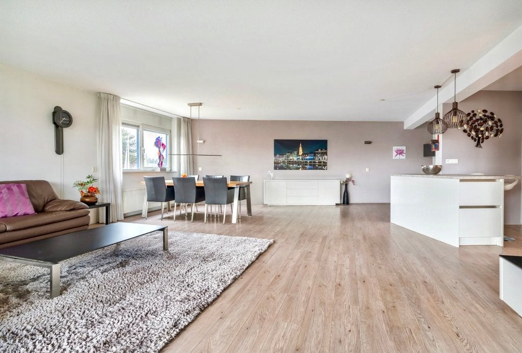 Laminaatvloer +/- 120 m2, Ophalen, Kunststof, Zo goed als nieuw, 10 m² of meer