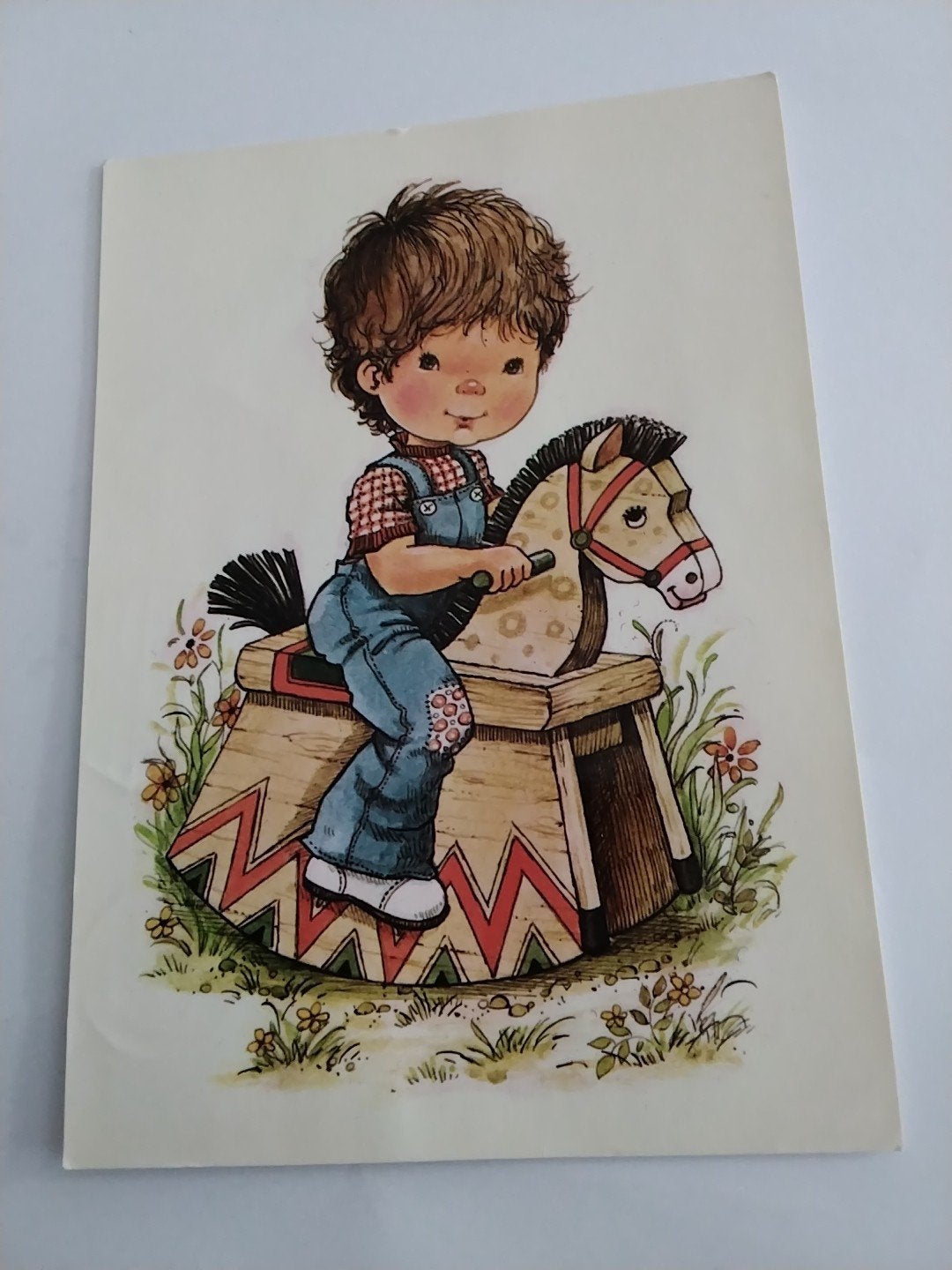 Vintage Ansichtkaart Jongen op Hobbelpaard - Gelopen, Verzamelen, Ophalen of Verzenden, 1960 tot 1980, Gelopen