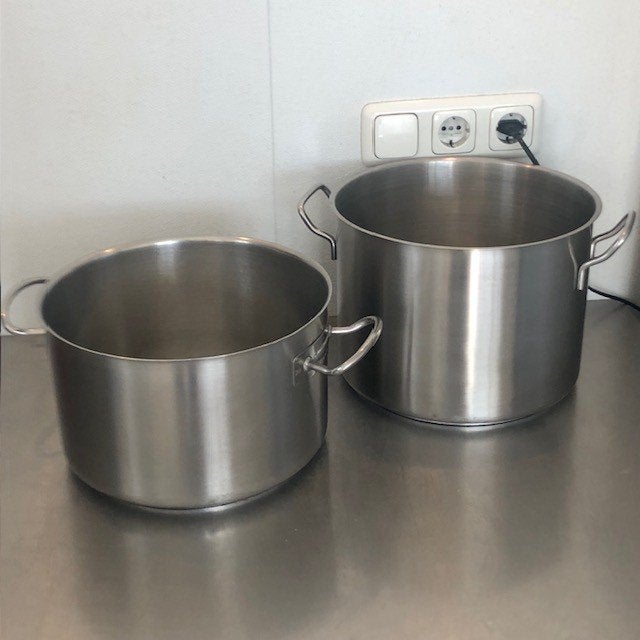 2 Kookpannen z.g.a.n. !, Huis en Inrichting, Keuken | Potten en Pannen, Ophalen of Verzenden, Zo goed als nieuw, Rvs, Kookpan