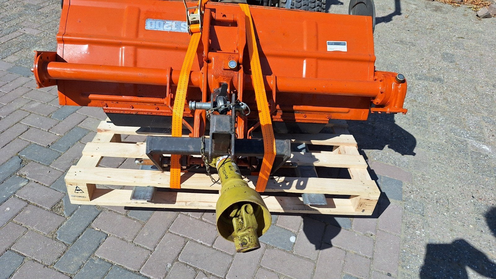 Kubota grondfrees RS 1200 met extra bok voor 3 puntshef, Ophalen