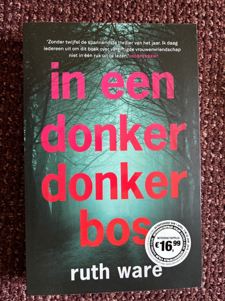 Ruth Ware, In een donker bos, Ophalen of Verzenden, Gelezen