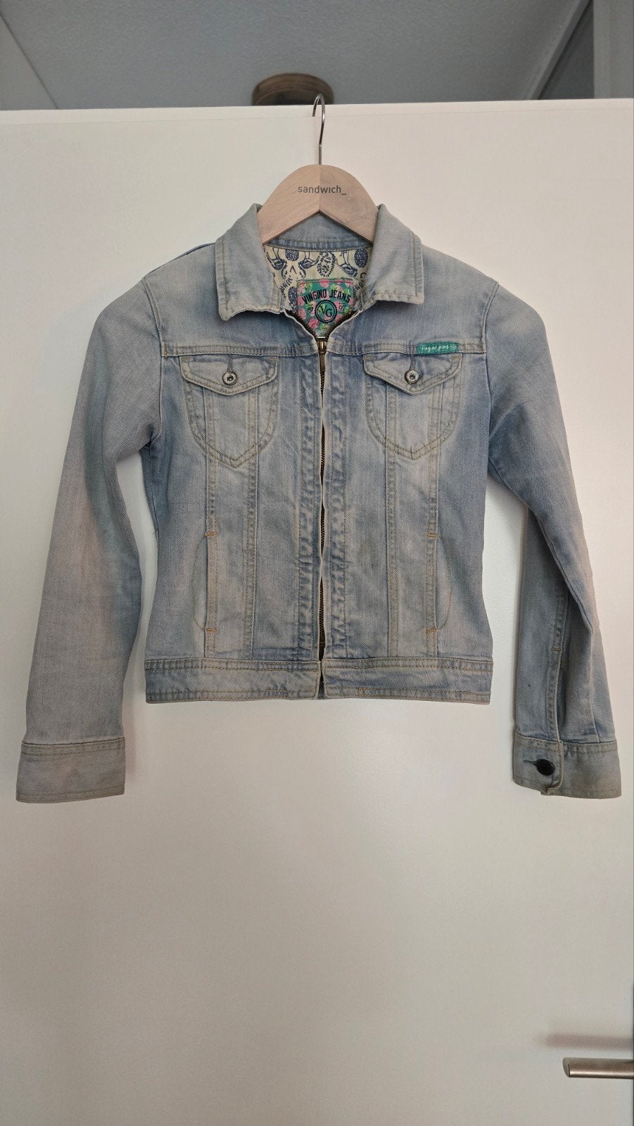 Vingino Spijkerjasje met 'Love with Vingino' opdruk, Kinderen en Baby's, Kinderkleding | Maat 152, Meisje, Ophalen of Verzenden
