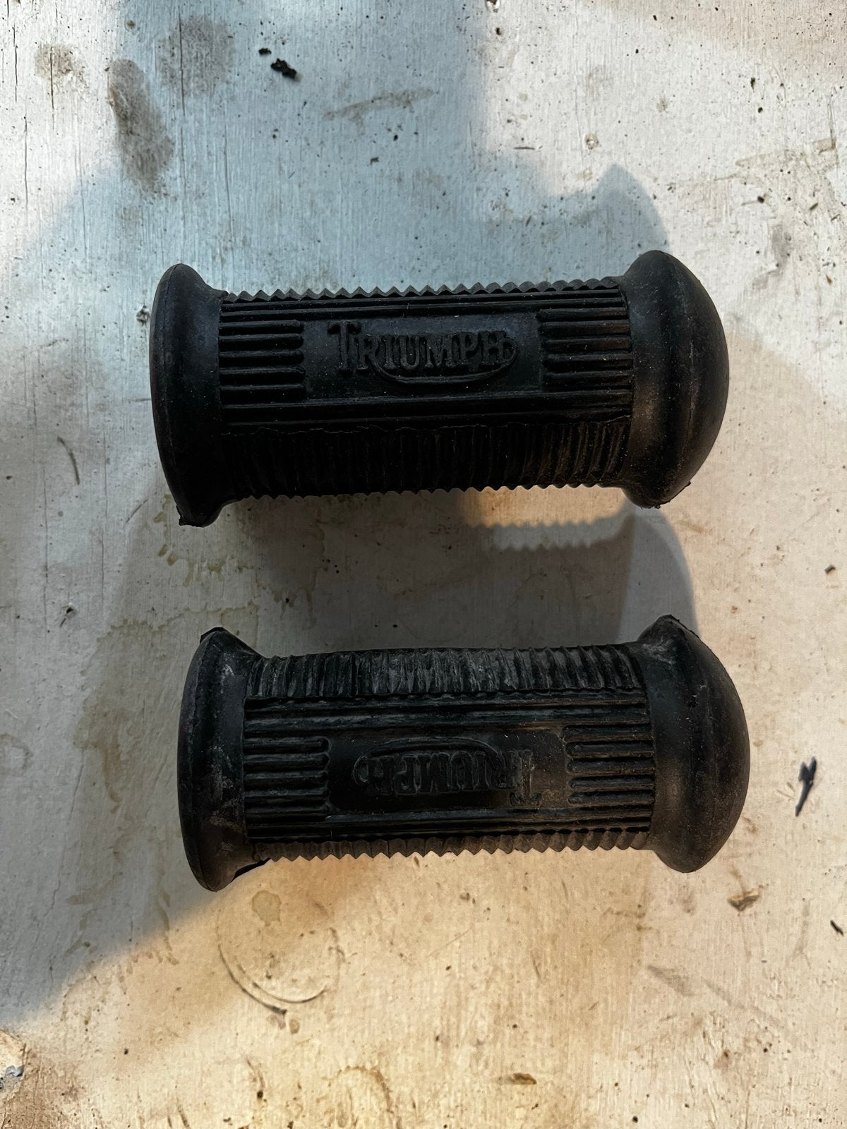 Triumph motorfiets voetsteun rubbers, Motoren, Ophalen of Verzenden, Nieuw