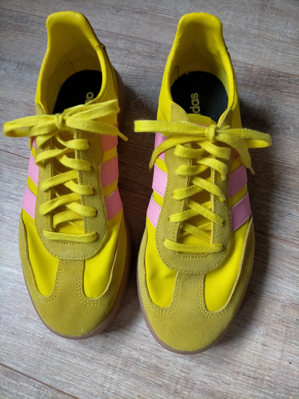 mooie zgang geel/roze Adidas sneakers 41 1/3, Ophalen of Verzenden, Zo goed als nieuw, Roze, Sneakers of Gympen