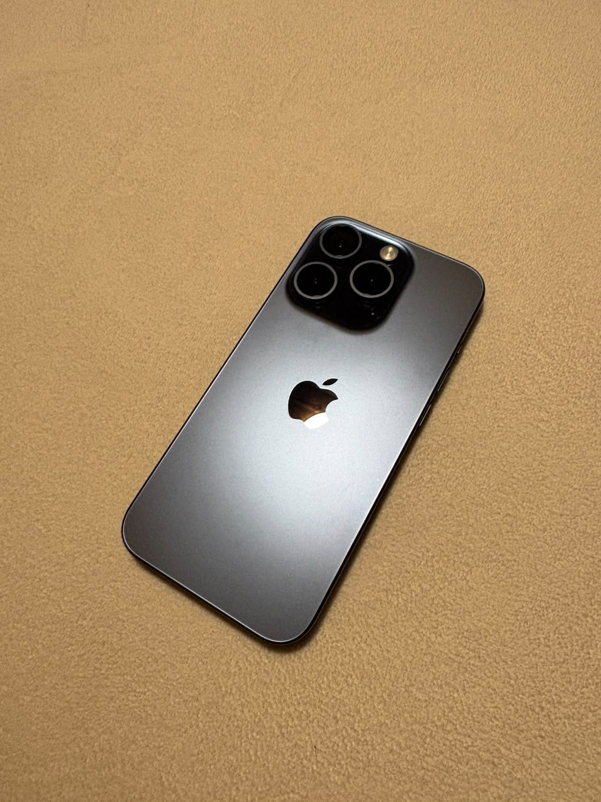 Iphone 15 pro. Nieuw staat