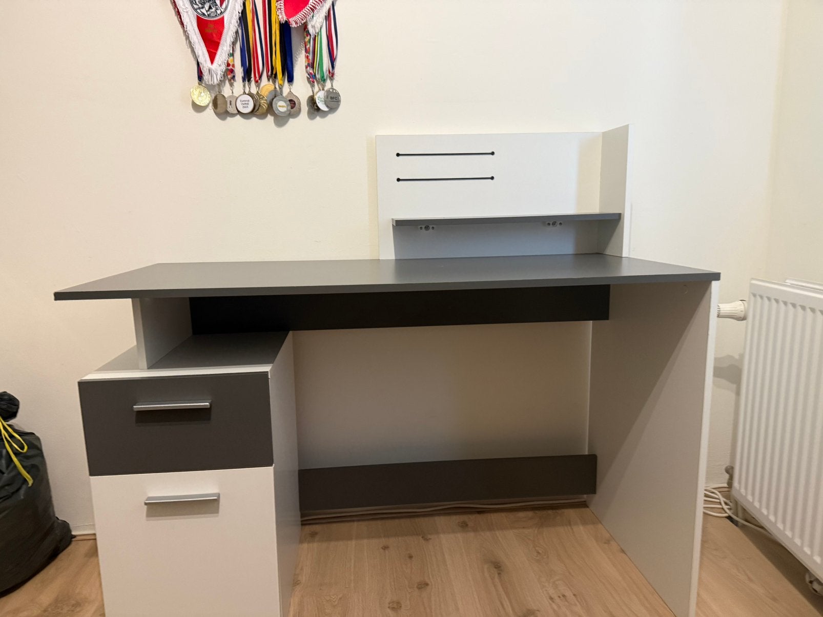 Bureau zo goed als nieuw, Huis en Inrichting, Bureaus, Ophalen, Met lades, Zo goed als nieuw, 55 cm
