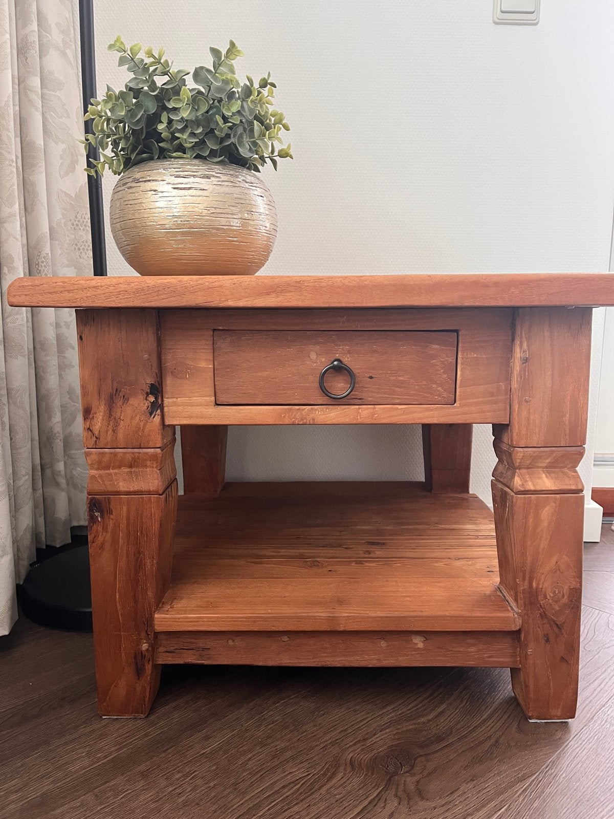 Robuuste Teak Houten Bijzettafel met Lade en Onderblad, Gebruikt, Vierkant, 55 tot 75 cm, Hout