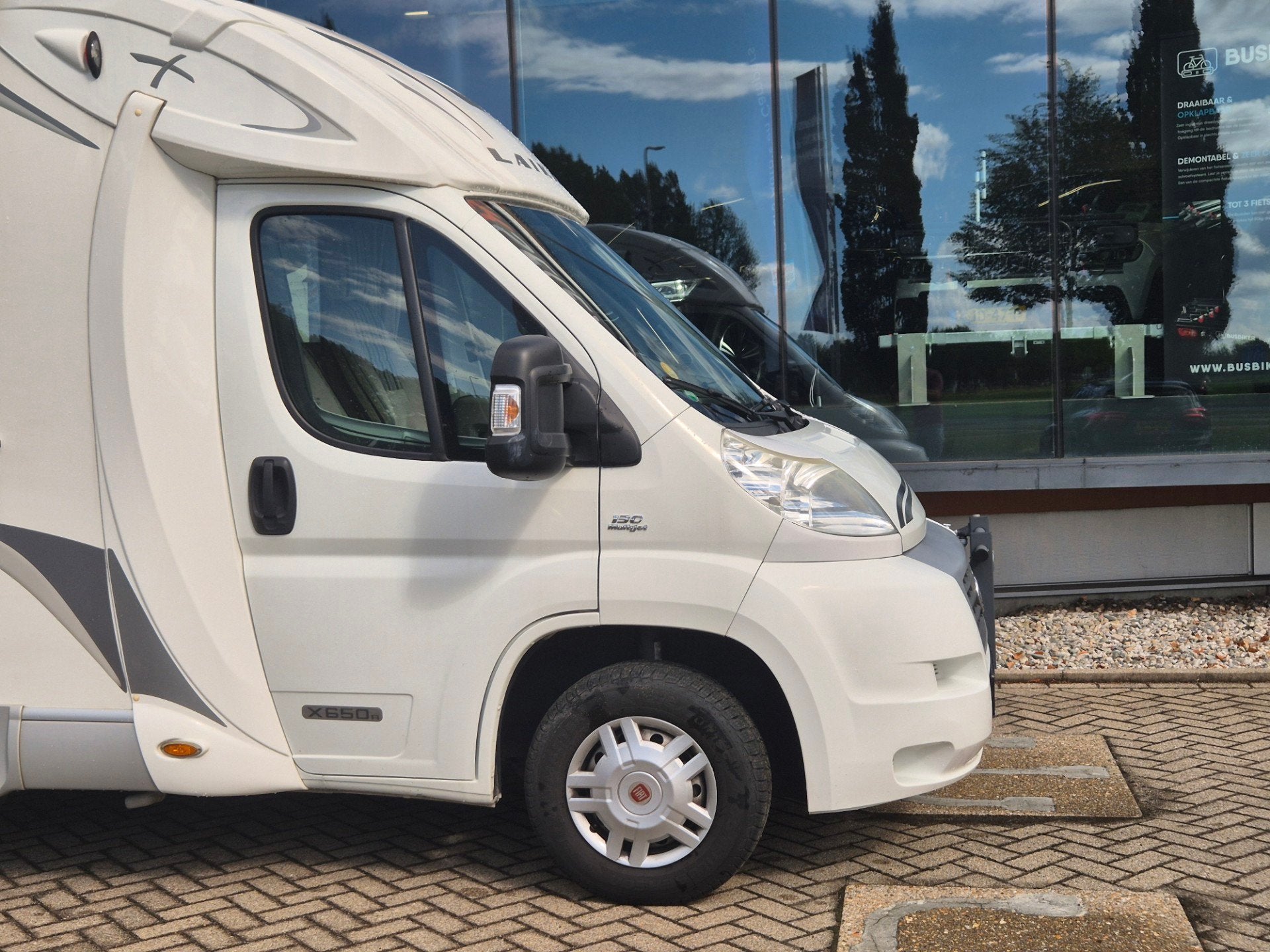 Laika X650R 0N0, Caravans en Kamperen, Afzuigkap, Elektrische ramen, Bedrijf, Rondzit