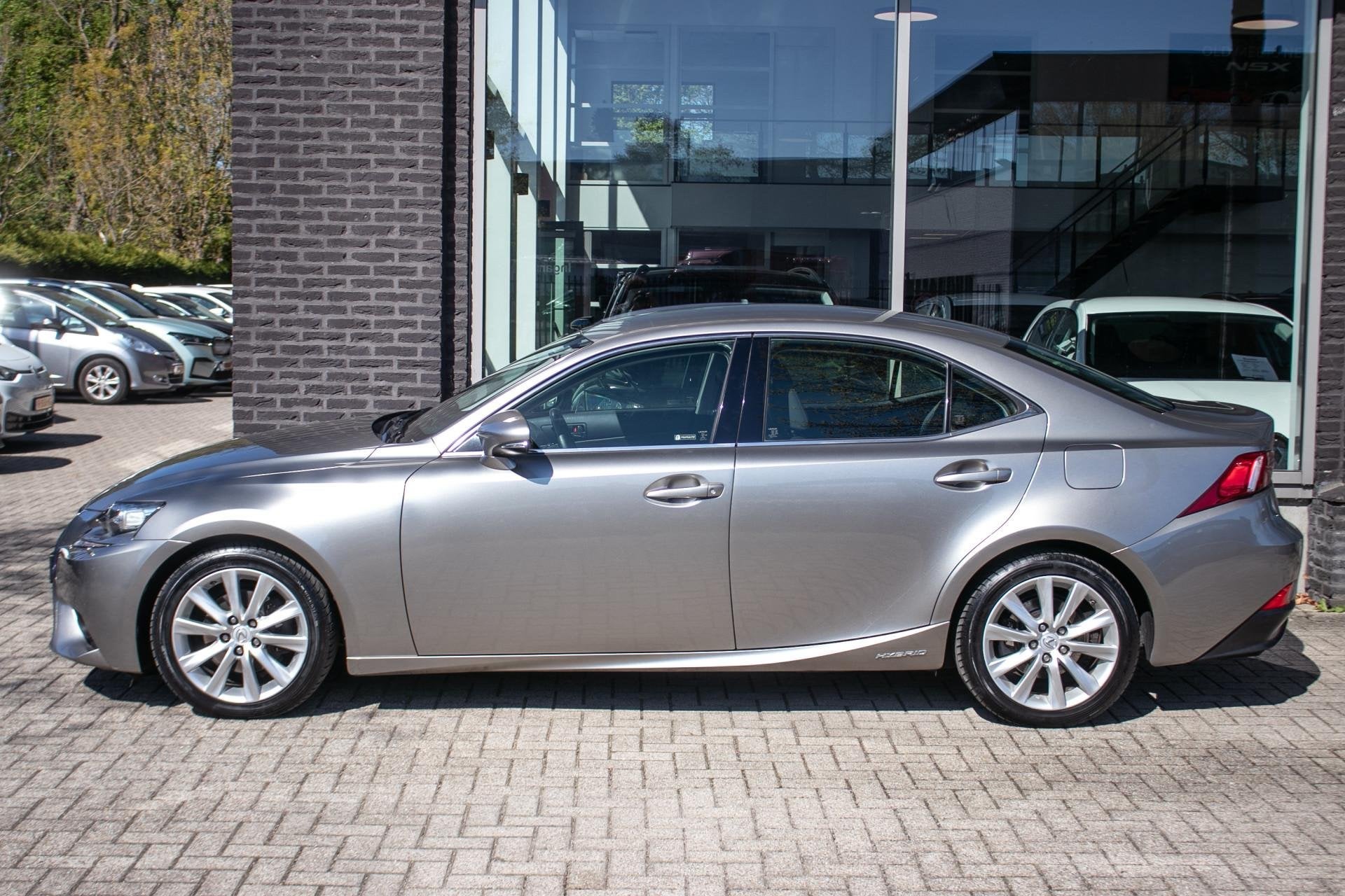 Lexus IS 300h Business Line Pro | 2e eigenaar | Leder | Voll, Auto's, Lexus, Gebruikt, 23 km/l, Bedrijf, Hybride Elektrisch/Benzine