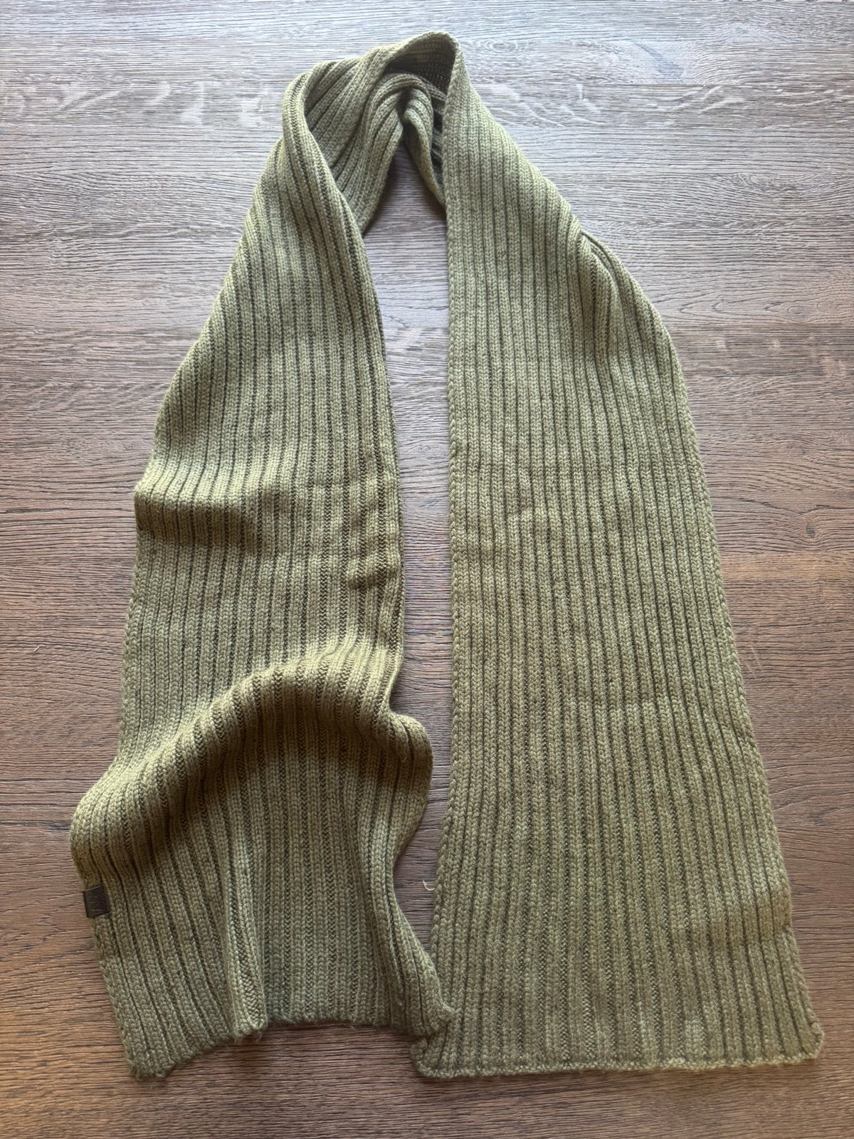 Donkergroene sjaal, Ophalen of Verzenden, Zo goed als nieuw, Maat 46/48 (XL) of groter, Sjaal