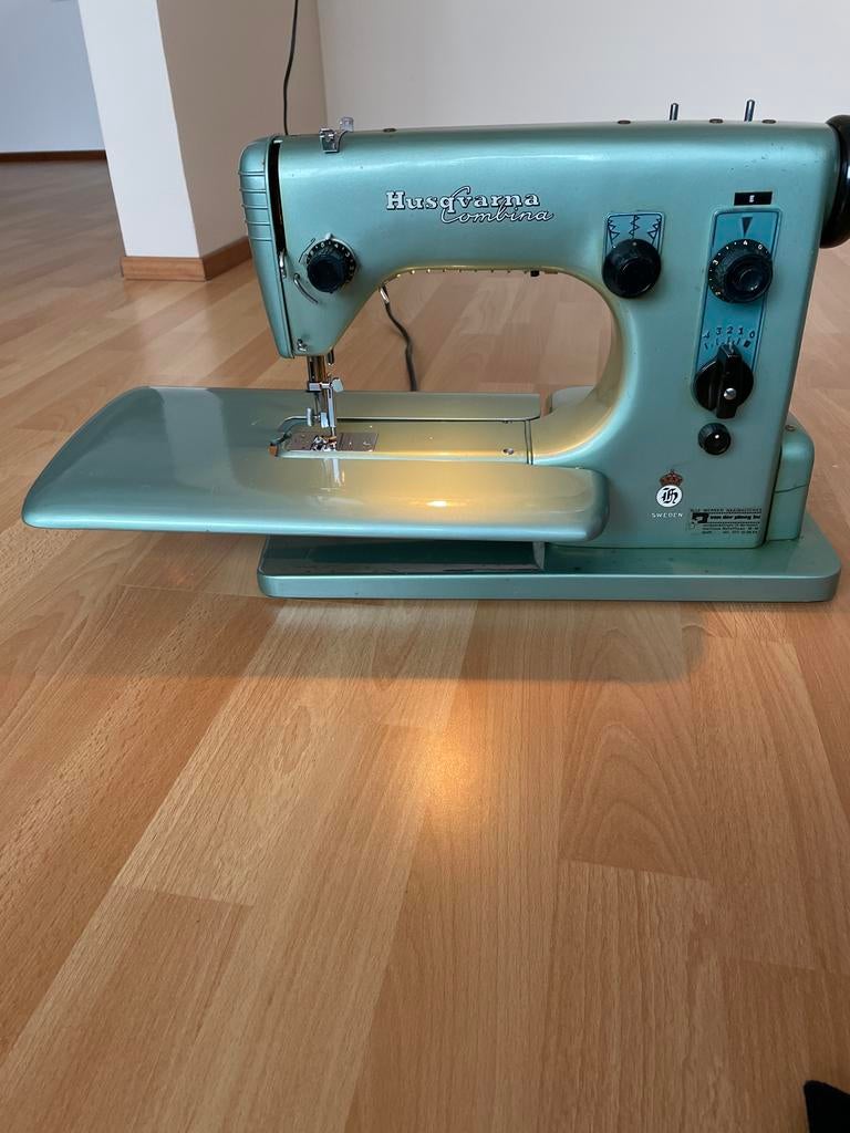 Husqvarna Combina Naaimachine met Koffer en Accessoires, Ophalen, Gebruikt, Naaimachine, Husqvarna