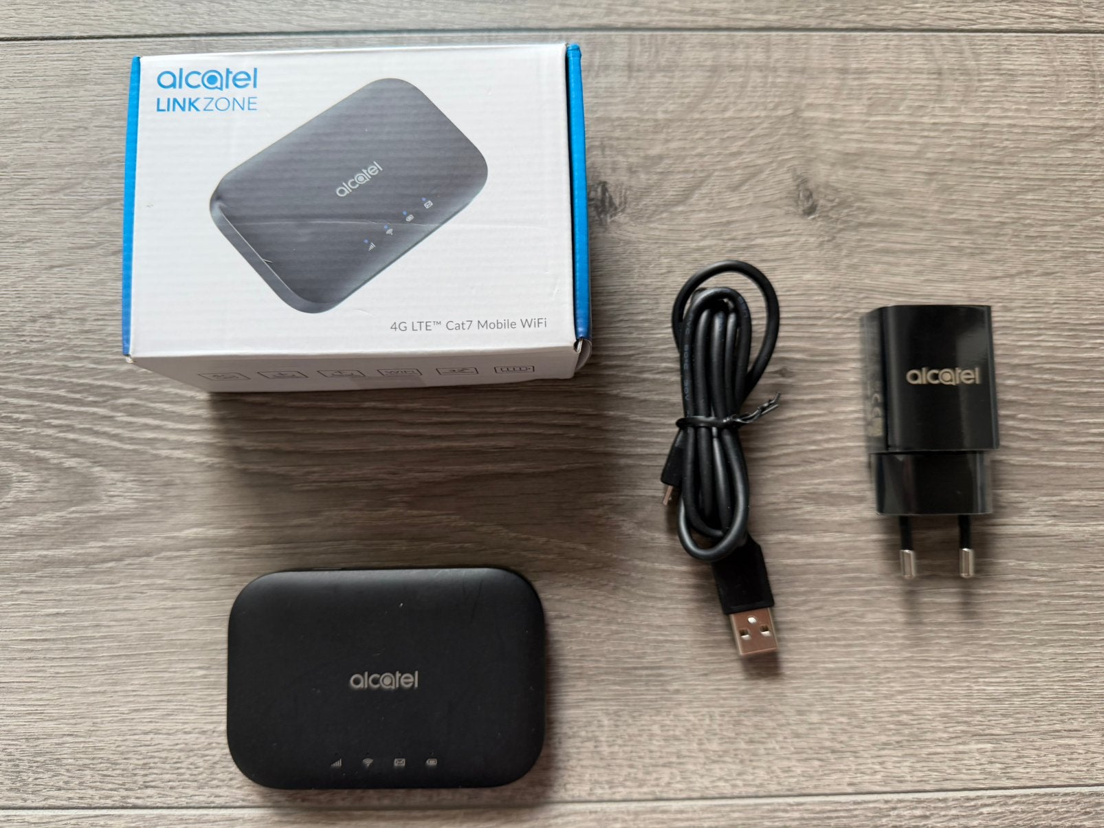 Alcatel MW70 4G LTE MiFi Router, Computers en Software, Routers en Modems, Ophalen of Verzenden, Zo goed als nieuw, Router met modem