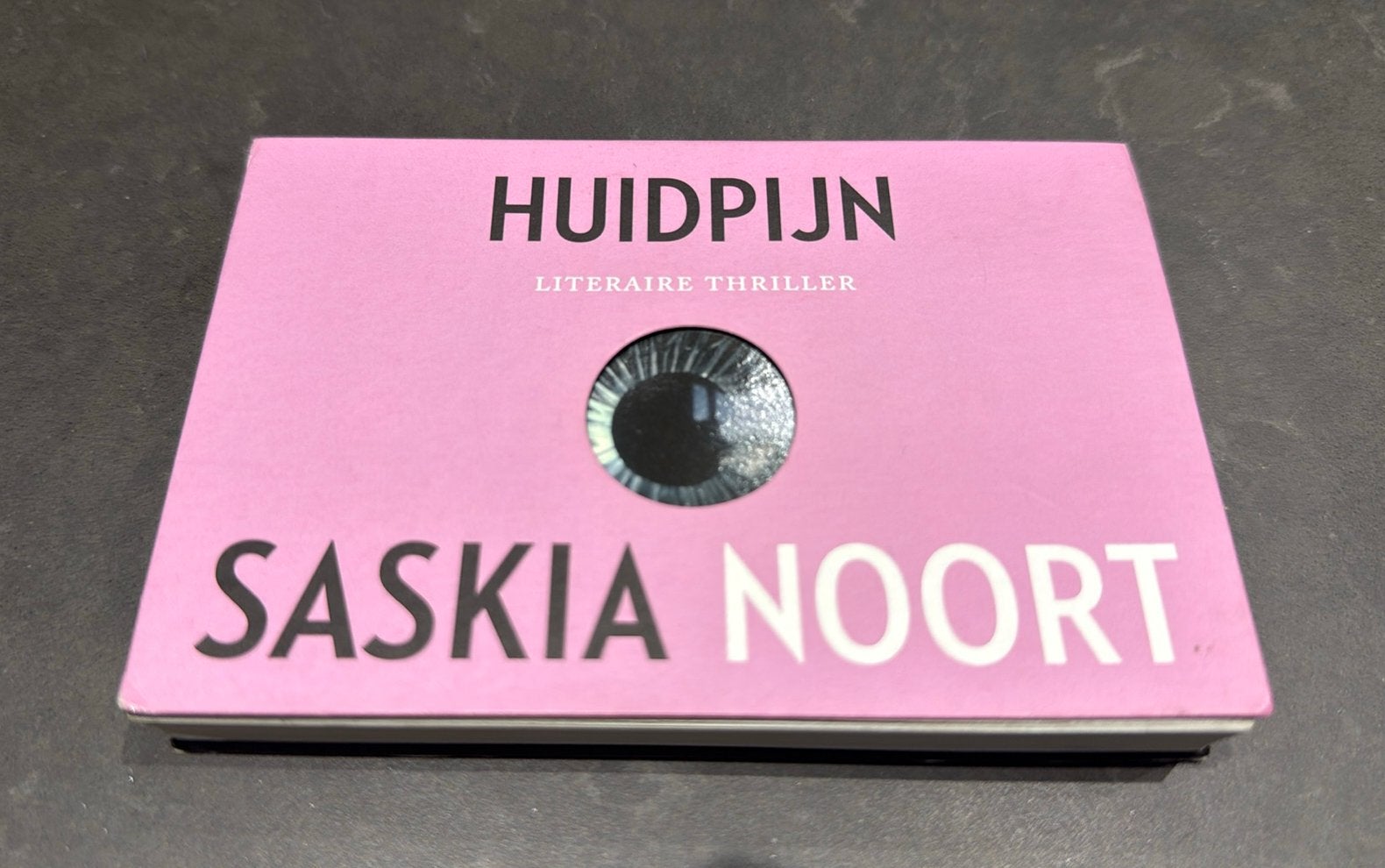 Saskia Noort - Huidpijn | Dwarsligger, Ophalen of Verzenden, Zo goed als nieuw, Saskia Noort