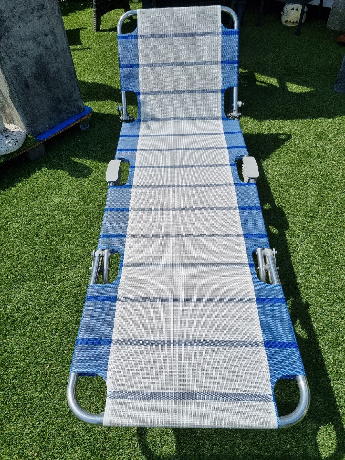 Nieuw ligbed met nieuwe kussen ( zie omschrijving ), Ophalen, Nieuw, Aluminium