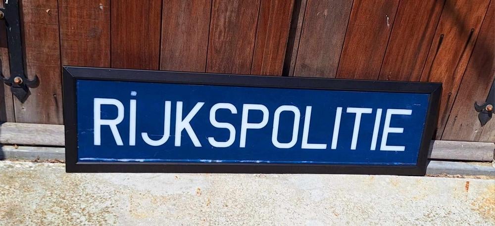 Stoere plexi plaat in houten lijst, rijkspolitie🚔, Verzamelen, Merken en Reclamevoorwerpen, Reclamebord, Gebruikt, ., Ophalen of Verzenden