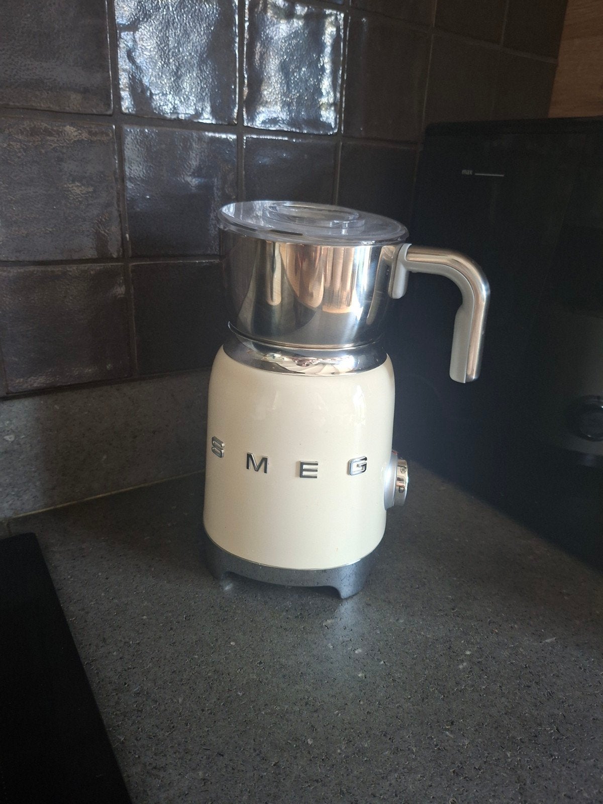 Smeg melkopschuimer, Witgoed en Apparatuur, Ophalen of Verzenden, Zo goed als nieuw, Elektrische melkopschuimer