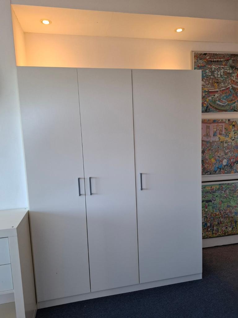 Witte kledingkast 140x50x180 cm - snel ophalen!, Ophalen