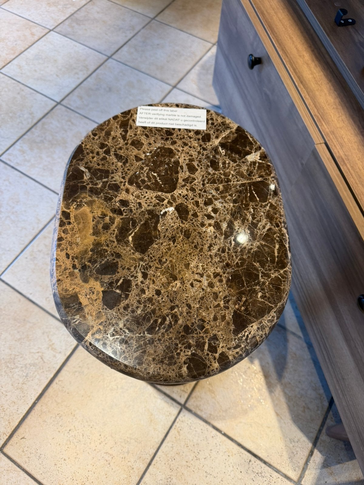 Bijzet tafel Deja Living marmer blad walnoot, Japandi, Minder dan 55 cm, Rond, Nieuw