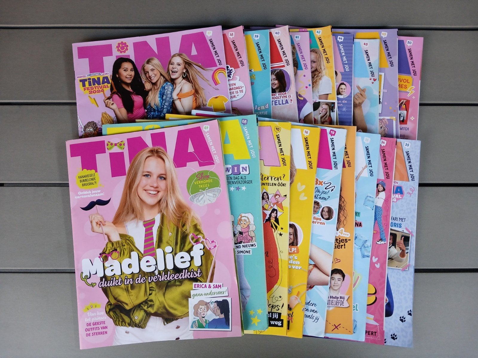 19 tina tijdschriften, Ophalen of Verzenden, Zo goed als nieuw, Overige typen