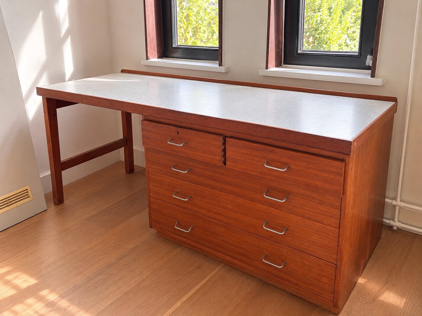 Vintage bureau met lades en opbergruimte, Huis en Inrichting, Overige typen, Gebruikt, Ophalen of Verzenden, Overige merken