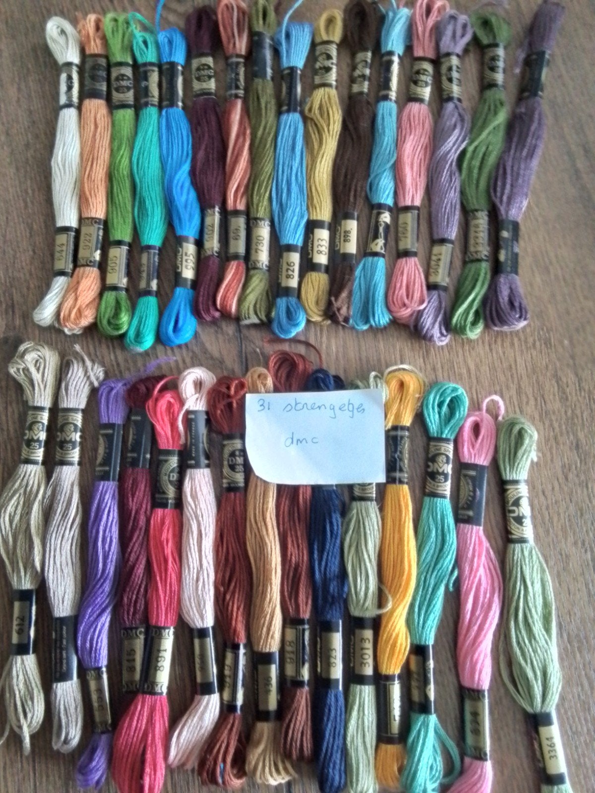 31 strengetjes dmc, Ophalen of Verzenden, Zo goed als nieuw, Handborduren, Borduurgaren of Zijde