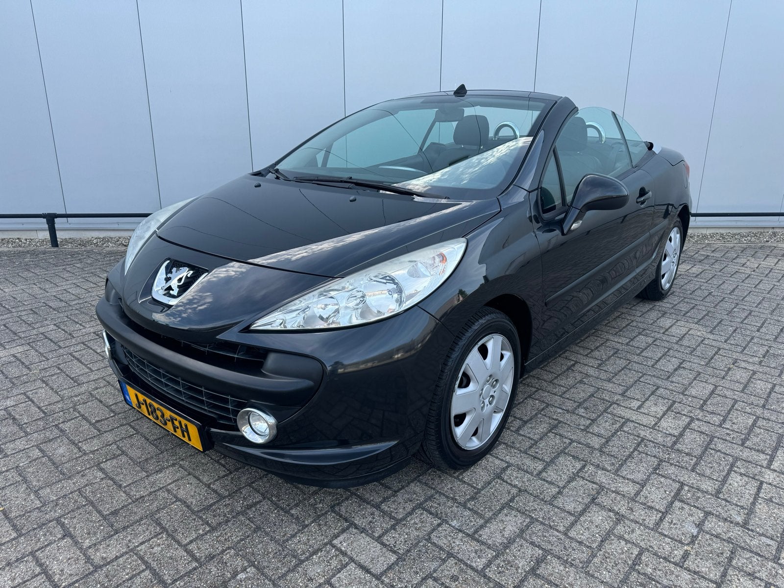 Peugeot 207 CC Cabrio 1.6 VTi | 84.800 KM | Nieuwe APK, Voorwielaandrijving, Stof, Zwart, 4 cilinders