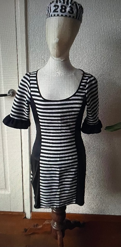 Verkleedkleren: Boef, Boeven jurk met mutsje maat S, Ophalen of Verzenden, Overige thema's, Kleding, Maat 36 (S)